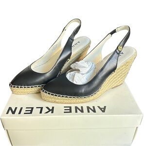 Anne Klein Black and Tan Wedge Slingbacks